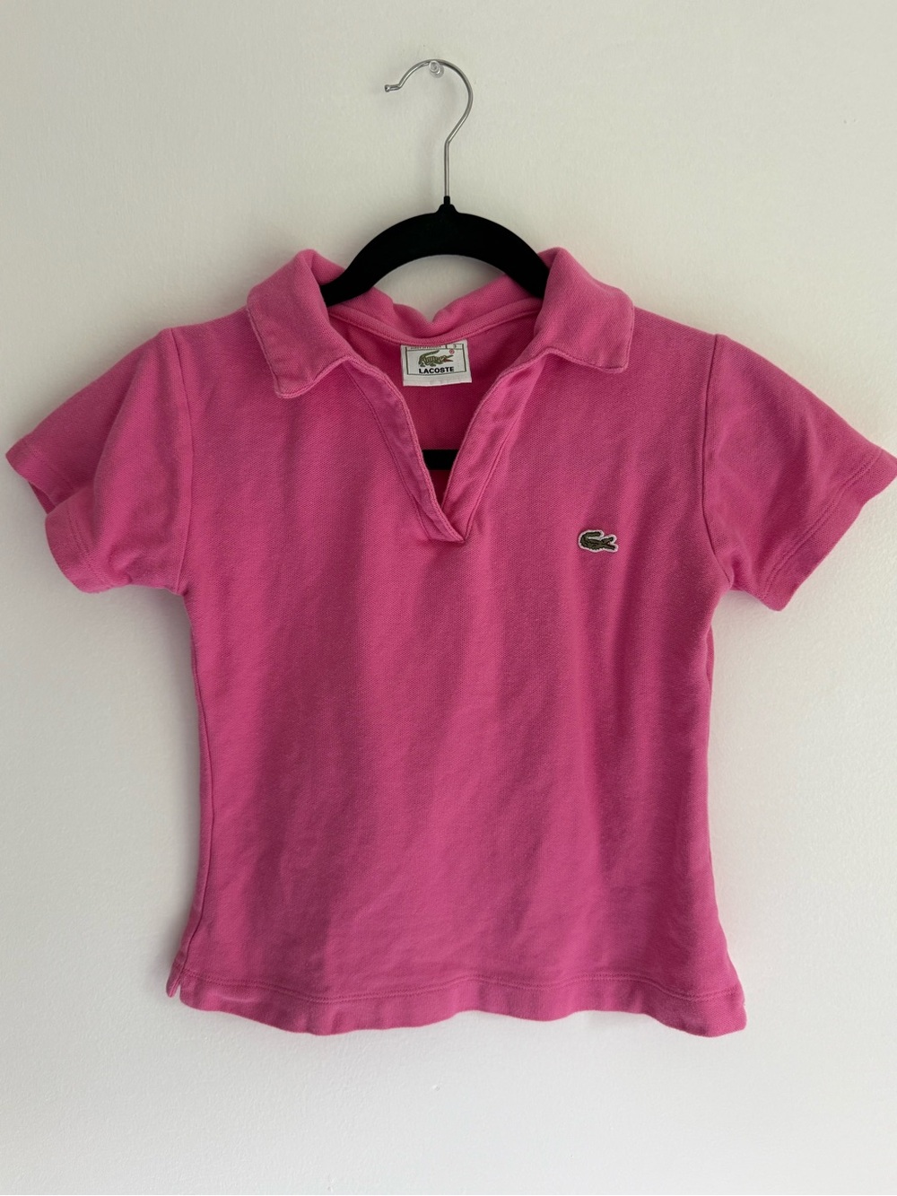 Lacoste Women’s Pink Y2k Vintage Cropped Polo V-Neck Buttonless Short Sleeve Top